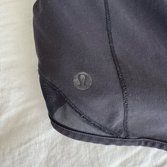 Lululemon Hotty Hot 4" low rise shorts - Picture 4 of 5